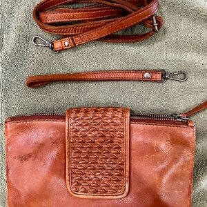 VILENCA HOLLAND CROSSBODY WRISTLET WALLET